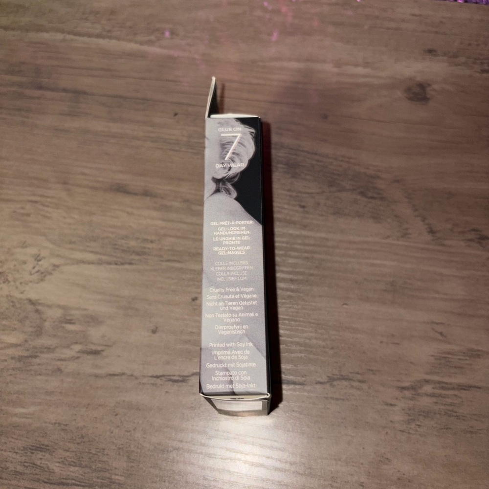 KISS Marilyn Monroe Pink White Glam Press On Nails Short 28ct w/ Glue NIP - Picture 6 of 7